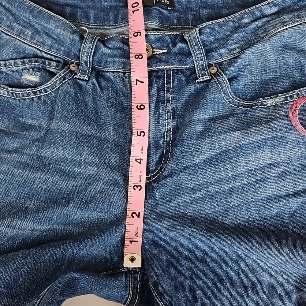 Signature Studio Crop Tassle Hem Destroyes Jeans Mid Rise 6 Short VGUC